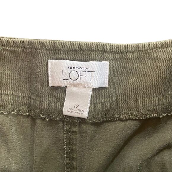Ann Taylor Loft size 12 green buttons pockets shorts - Picture 2 of 6
